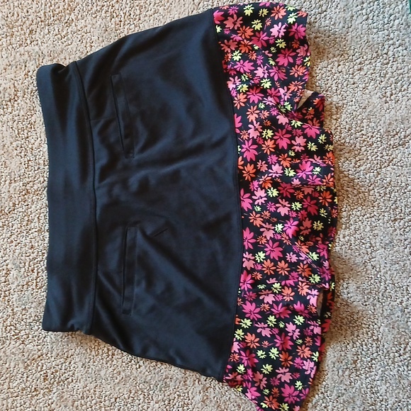 PGA TOUR Women's Standard Funfetti Floral Print Golf Skort Size Small - Picture 4 of 5